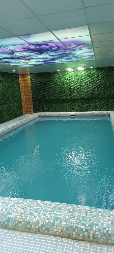 اجاره روزانه/ استخر سرپوشیده آبگرم داخل بنا ۲ خواب|اجارهٔ کوتاه‌مدت ویلا و باغ|شهریار, شهریار|دیوار