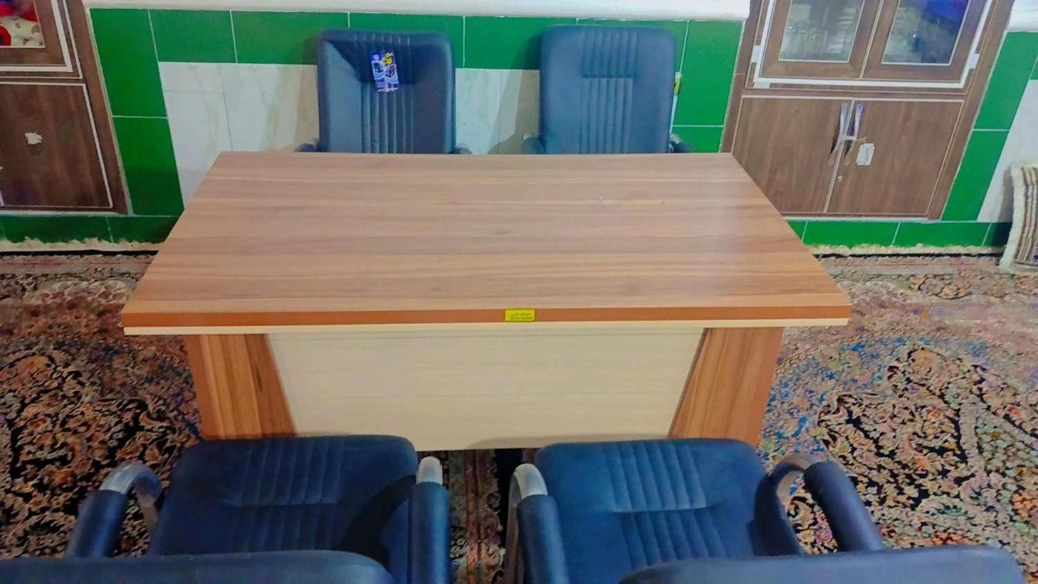 میزاداری نو.۱ عدد میزبزرگ.۱عددگل میز کوچک|مبلمان اداری|یاسوج, |دیوار