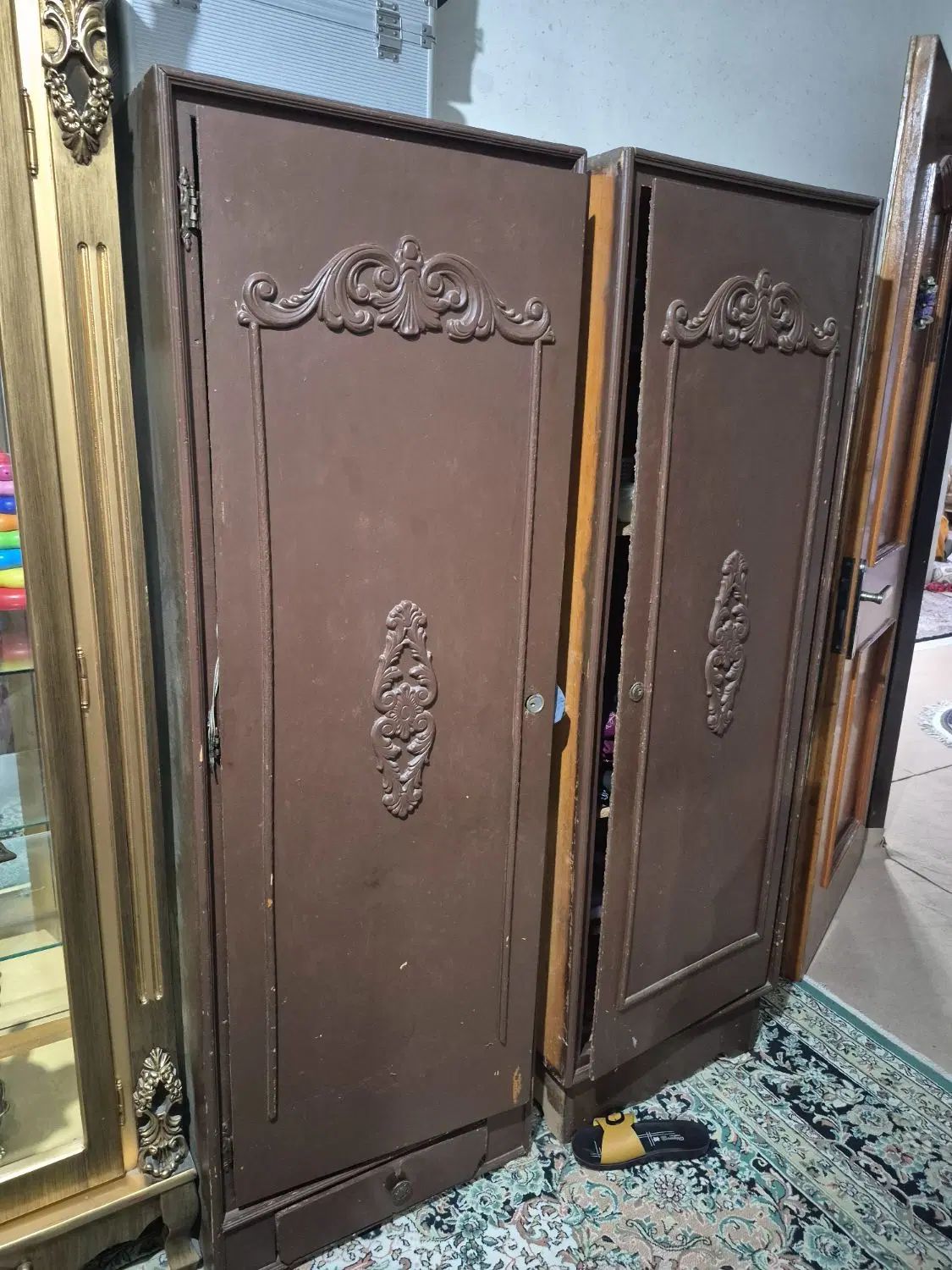 کمدو دراور و تخت|جاکفشی، کمد، دراور|اصفهان, باغ فدک|دیوار