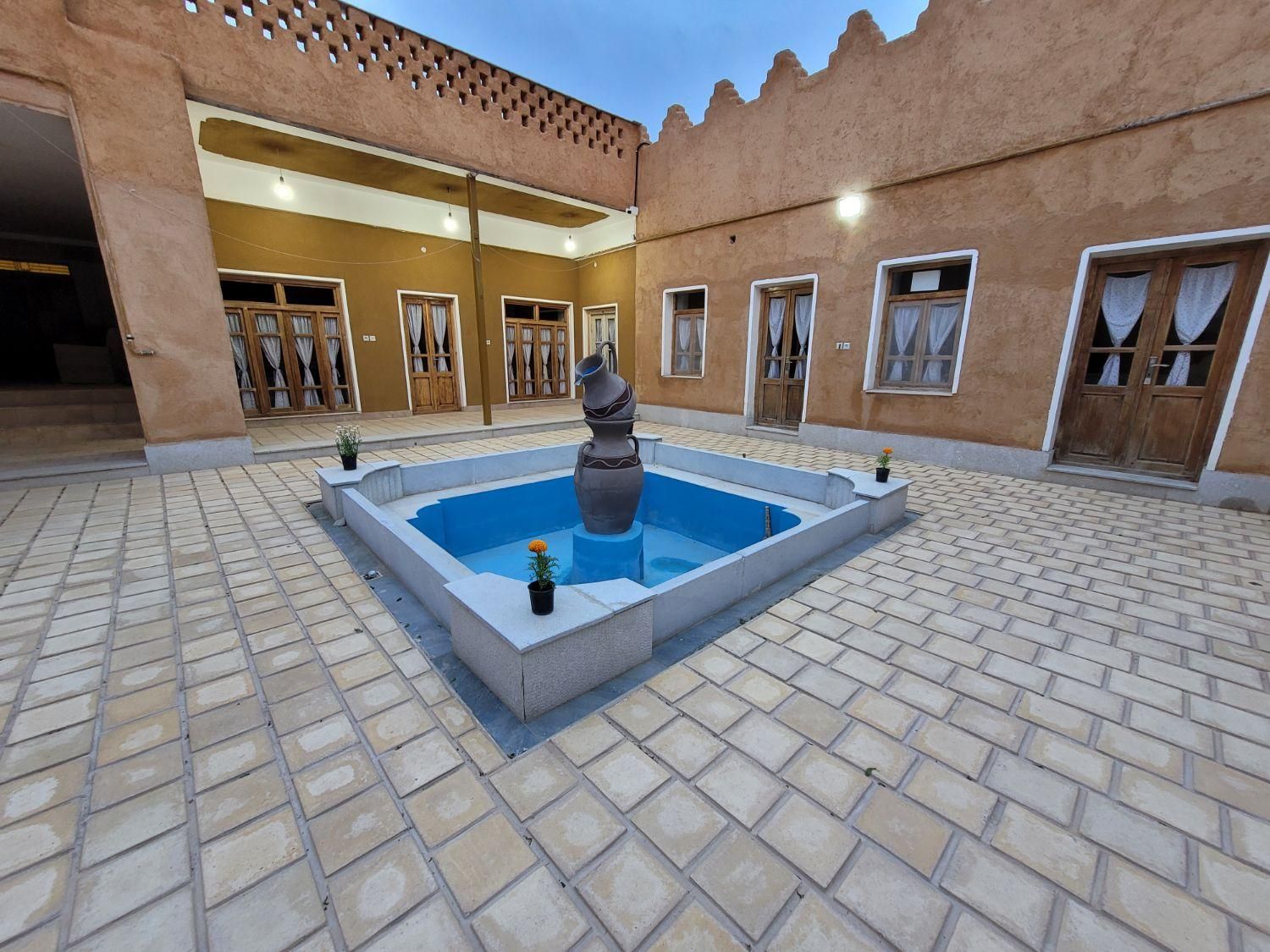 اقامتگاه بومگردی عمارت ماه صنم سوییت آباده دربست|اجارهٔ کوتاه‌مدت آپارتمان و سوئیت|آباده, |دیوار