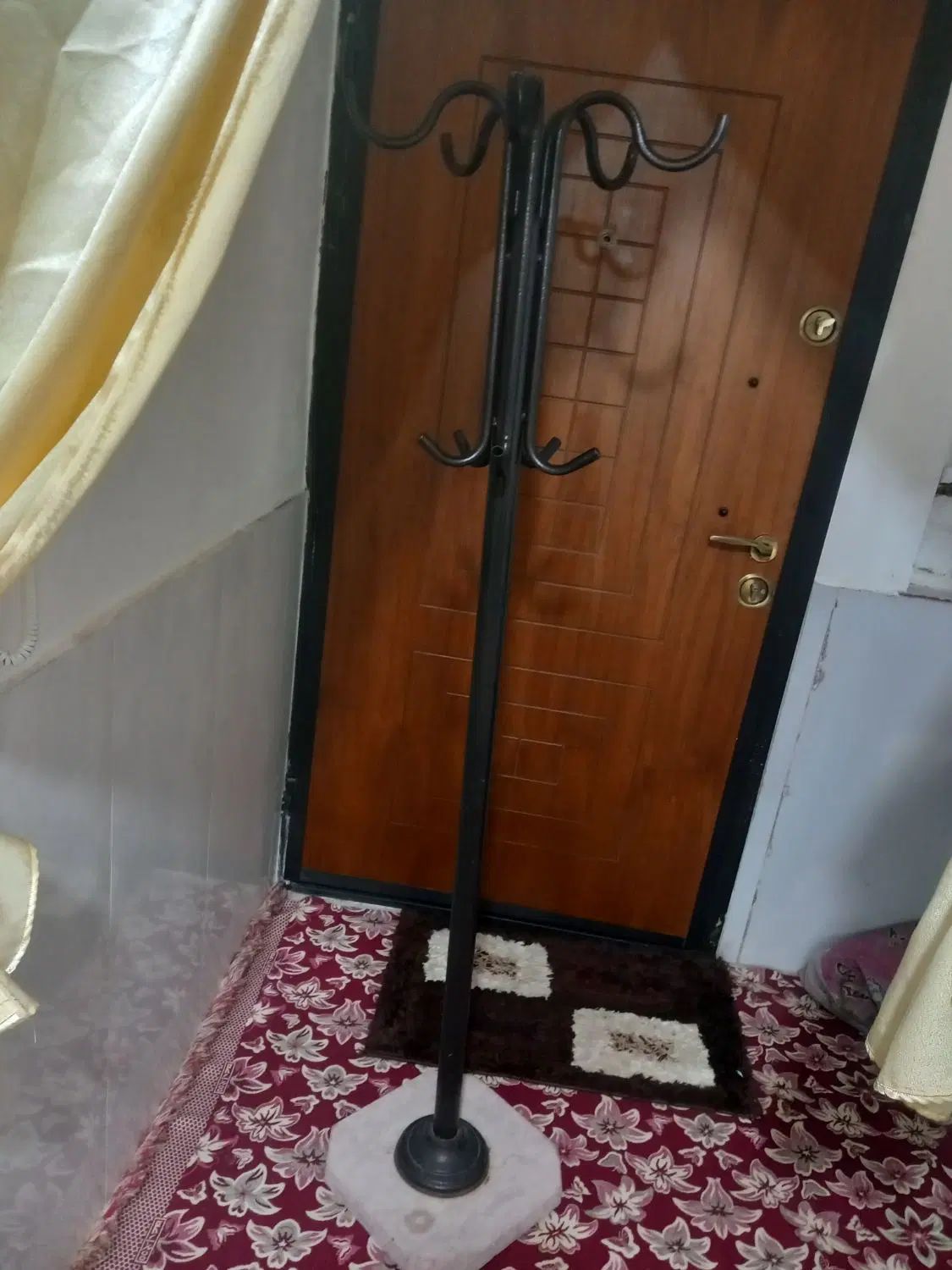 جالباسی|بندرخت و رخت‌آویز|مشهد, طبرسی شمالی|دیوار