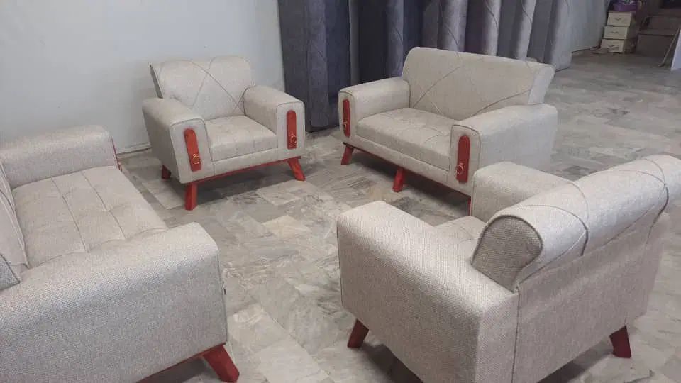مبل جدیدباضمانت ۳سال با چوب نراد اسفنج ۳۵کیلوی|مبلمان خانگی و میز عسلی|صومعه‌سرا, |دیوار
