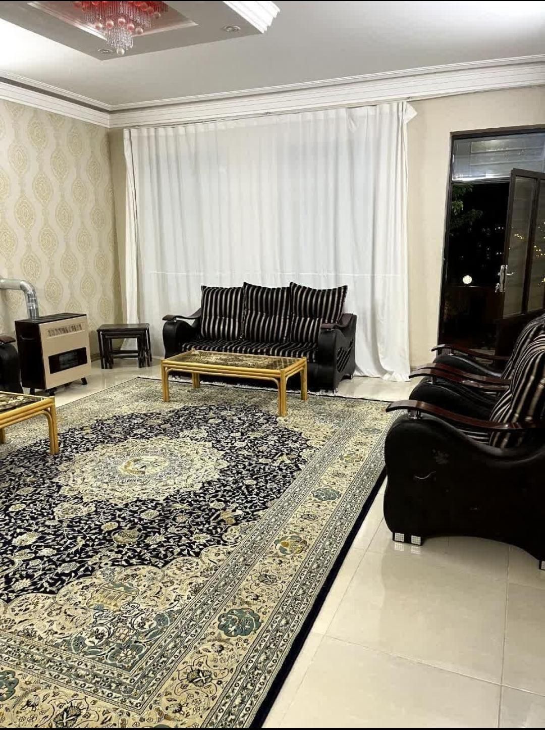 ویلای دربست بهشت گلها|اجارهٔ کوتاه‌مدت ویلا و باغ|قمصر, |دیوار