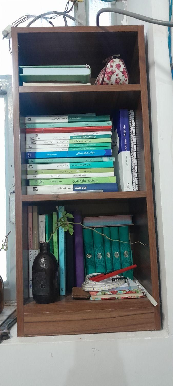 کتابخانه کوچیک و جا دار|کتابخانه، شلف، قفسه‌های دیواری|بندر دیر, |دیوار