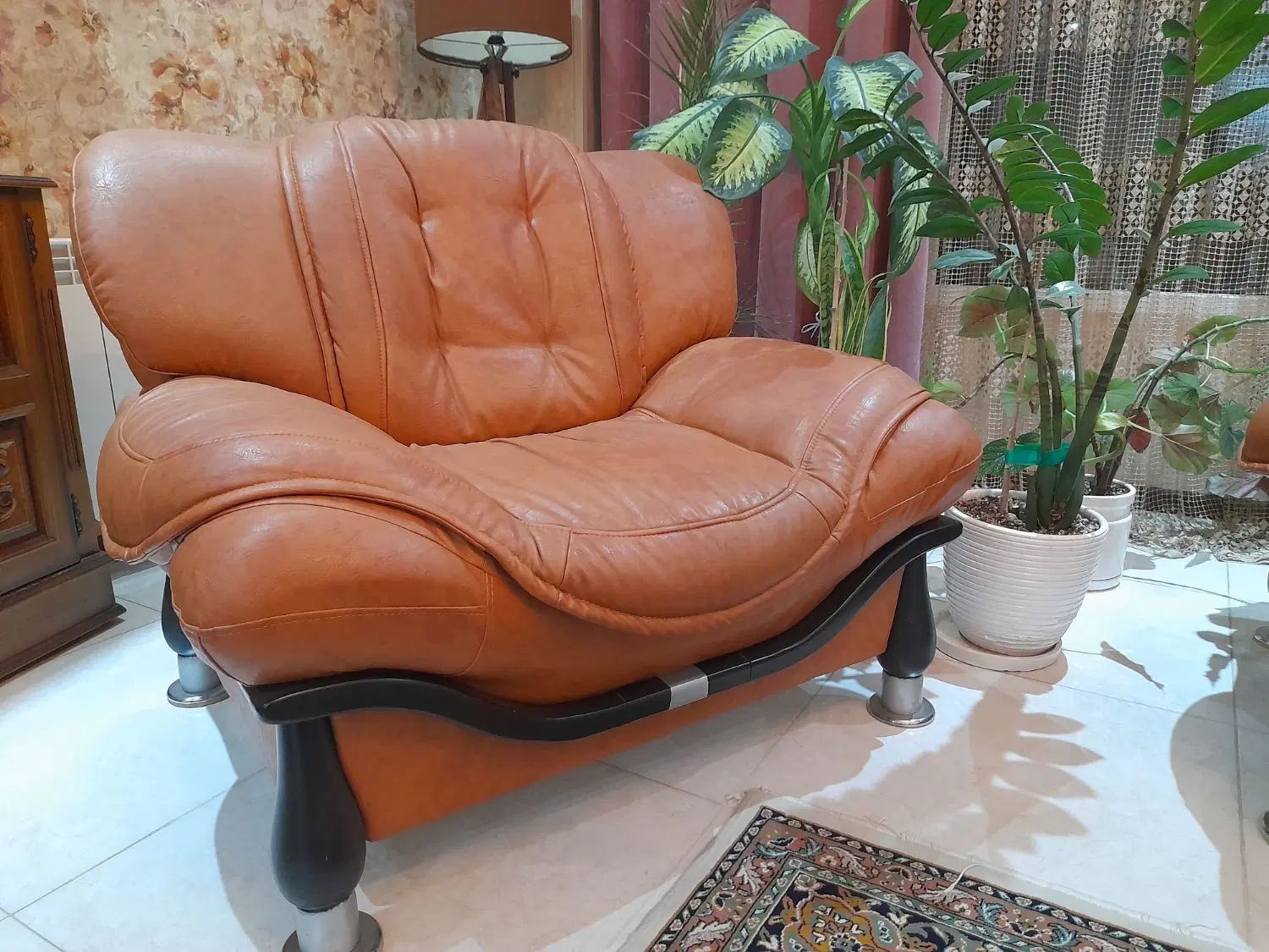 مبل ۷ نفره چرم|مبلمان خانگی و میز عسلی|کرج, باغستان|دیوار