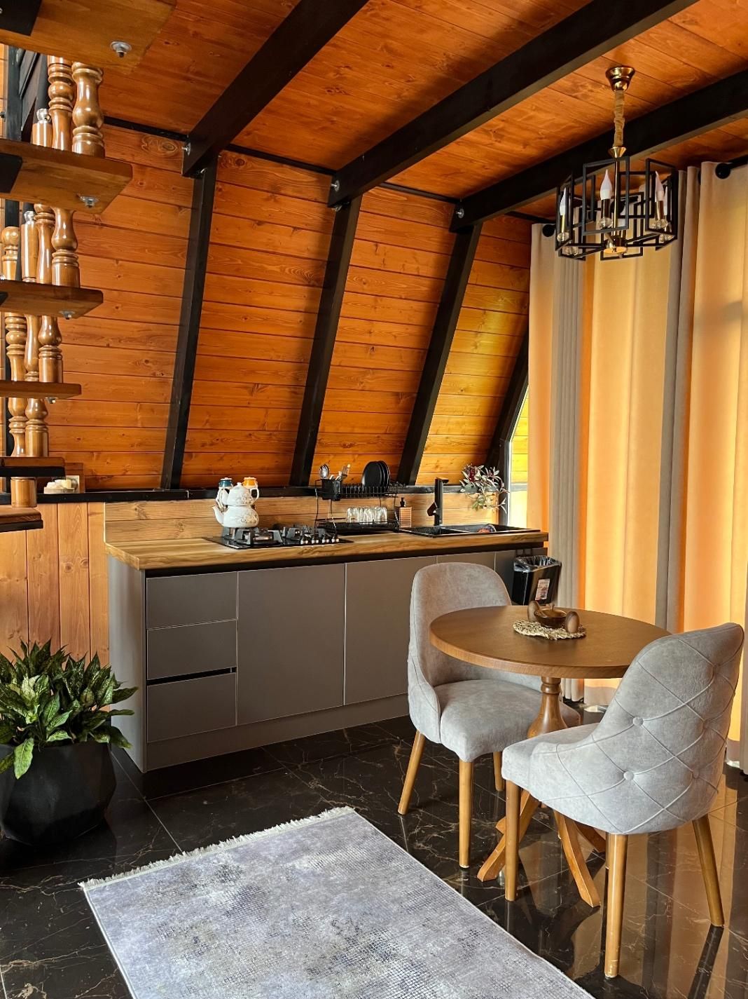 ویلا چوبی استخر روباز|اجارهٔ کوتاهمدت ویلا و باغ|تنکابن, |دیوار