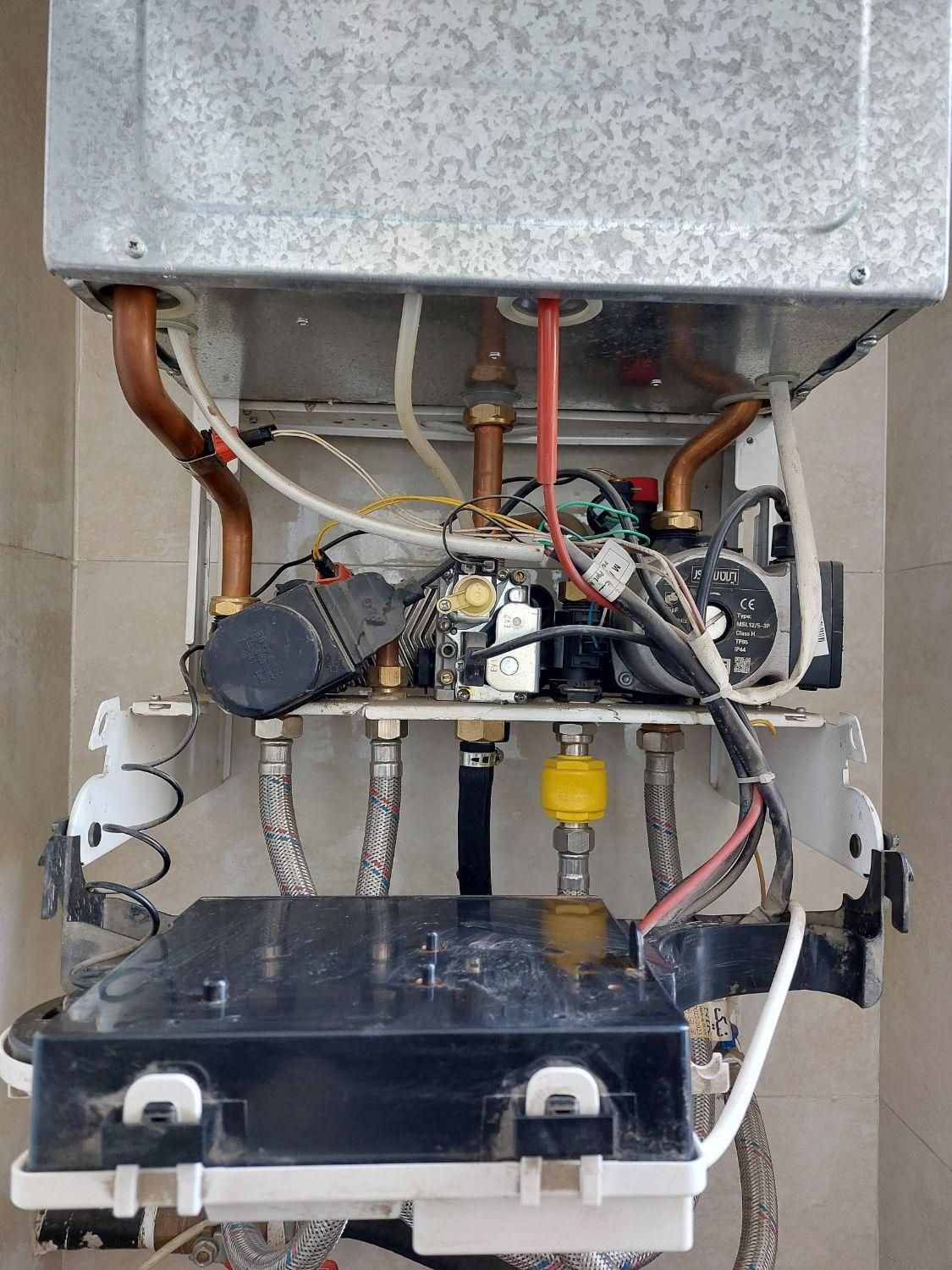 تعمیر سرویس کار نصب اسیدشویی انواع پکیج و آبگرمکن|خدمات پیشه و مهارت|تهران, آذربایجان|دیوار