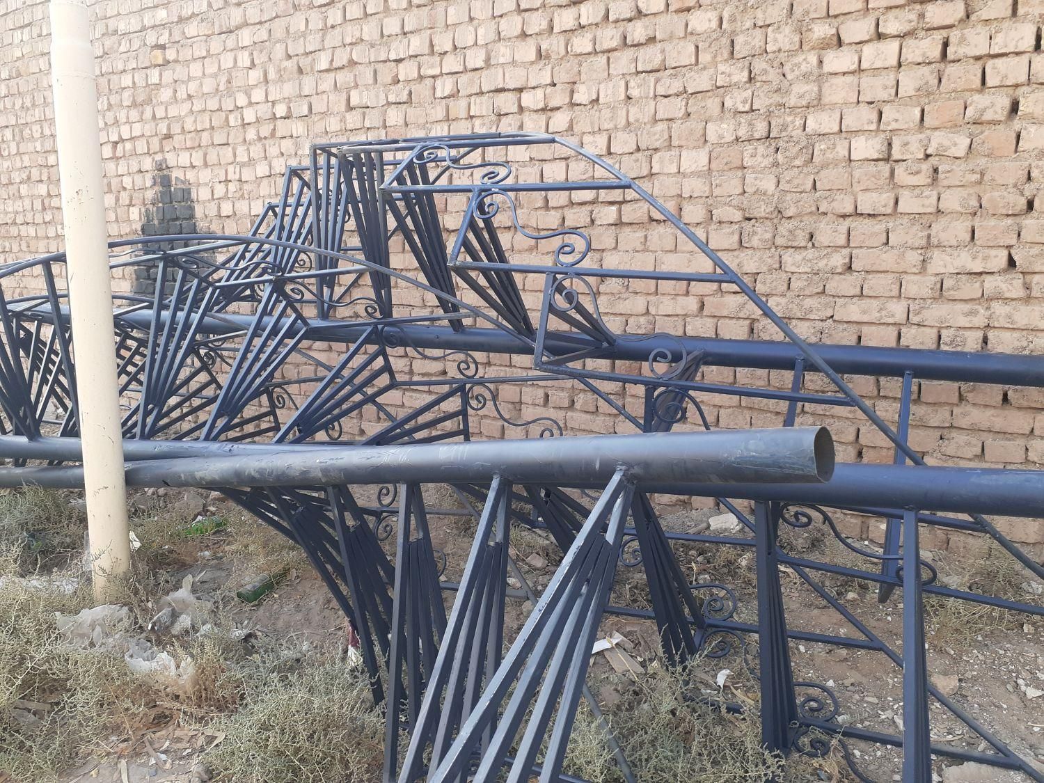 راه پله صاف و پله گرد ستونی با نرده|مصالح و تجهیزات ساختمان|کاشان, ملاصدرا|دیوار