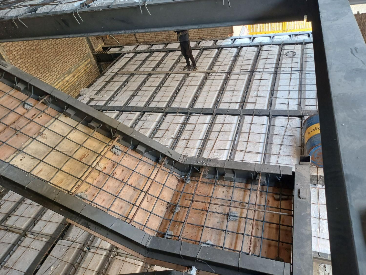 اجرای کامل سقف های فلزی وبتونی فنداسیون بامصالح|خدمات پیشه و مهارت|دماوند, دماوند|دیوار