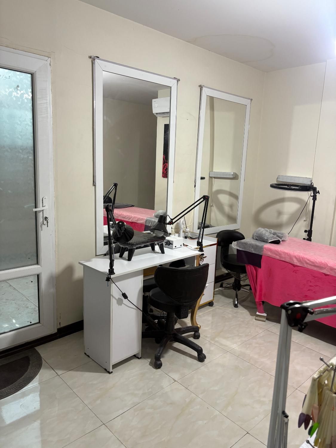 اجاره لاین مژه و ناخن در سالن زیبایی|اجارهٔ دفتر کار، اتاق اداری، مطب|اصفهان, مهرآباد|دیوار