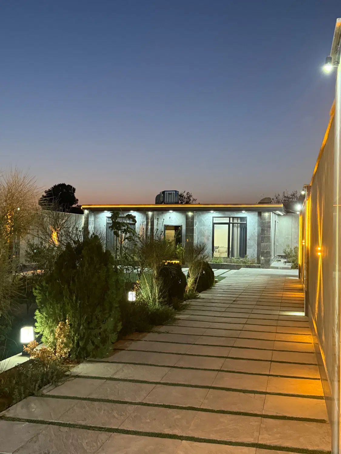 ۷۰۰مترباغ ویلای خوش قیمت/۱۲۰متربنا/استخرچهارفصل/|فروش خانه و ویلا|شهریار, رنگرز|دیوار