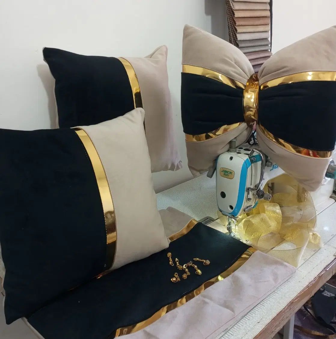 روبالشتی و کوسن مخمل طرح سلطنتی|رختخواب، بالش، پتو|مشهد, پنجتن|دیوار