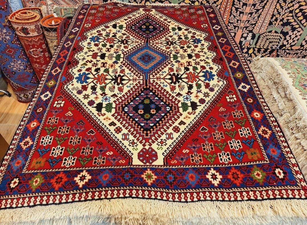 ذرع و نیم دستباف شیراز زمینه کرم|فرش|تهران, اکباتان|دیوار