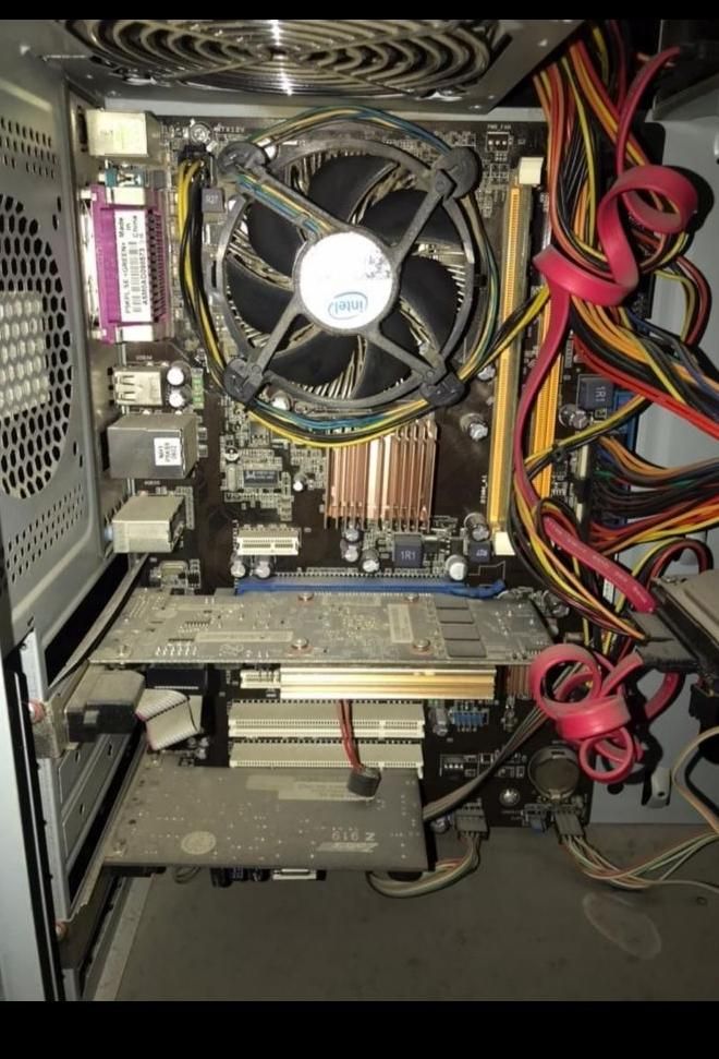 فروش.خریدارکیس.مانیتورهای.قدیمی|رایانه رومیزی|شیراز, فرهنگ شهر|دیوار