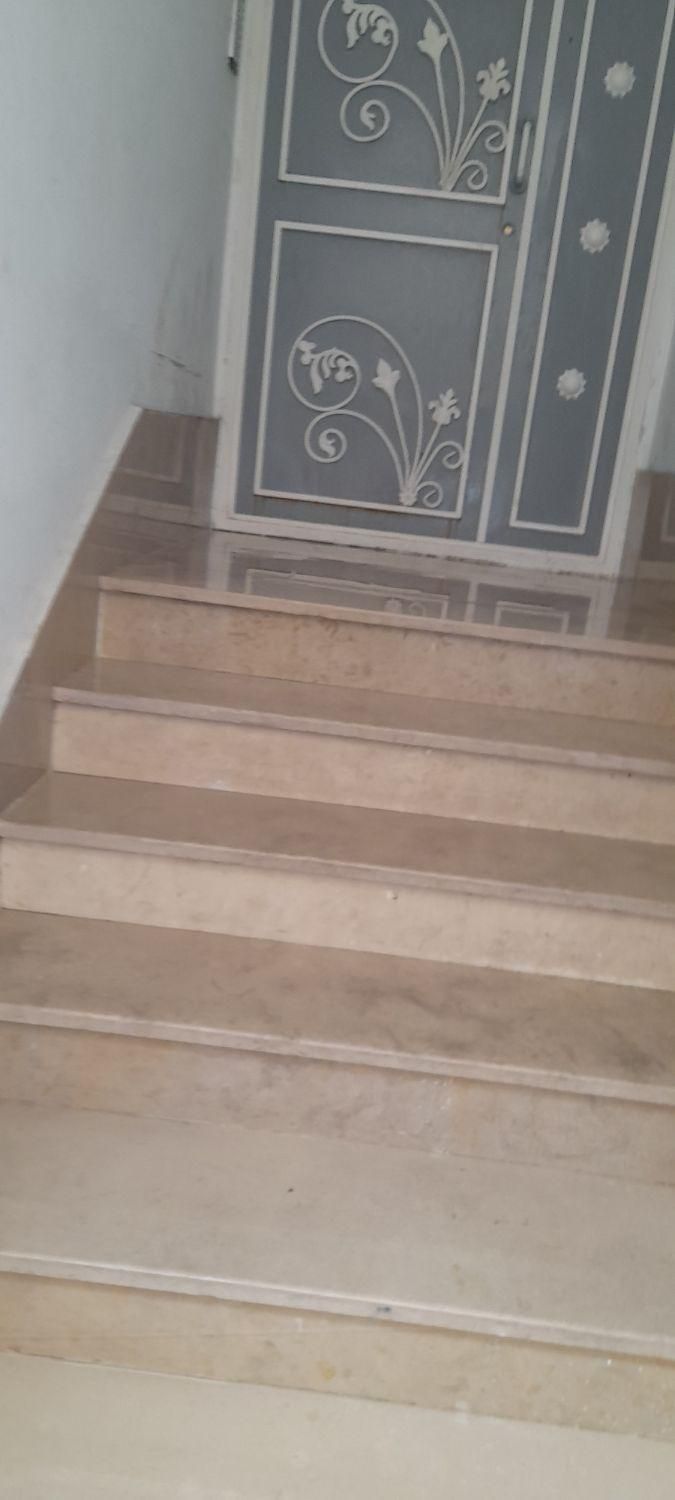 کمکی ثابت میخاهم بابت راه پله|استخدام سرایداری و نظافت|نسیمشهر, |دیوار