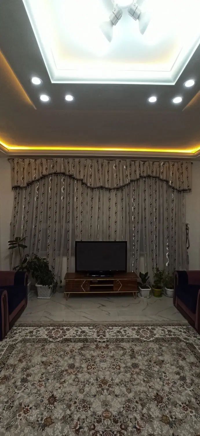 پرده با چوب پرده انداره ۴متر طول بلندی ۲.۸۰|پرده، رانر، رومیزی|مهاباد (آذربایجان غربی), |دیوار