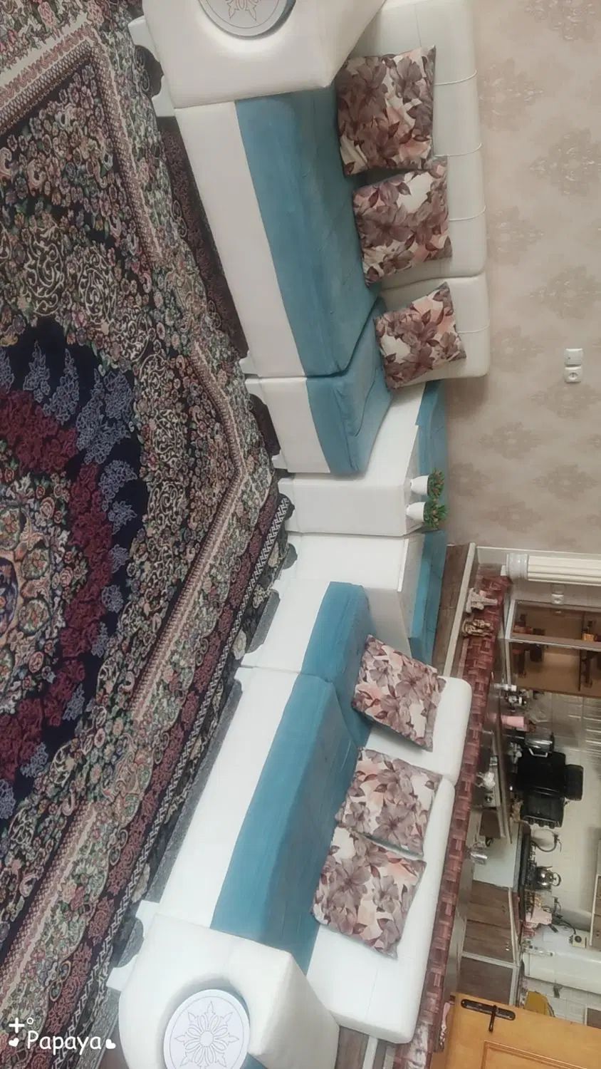 ی دست مبل تمیزباتخت و تشک و یک عدد ویترین تمیز|مبلمان خانگی و میز عسلی|اصفهان, گلستان|دیوار