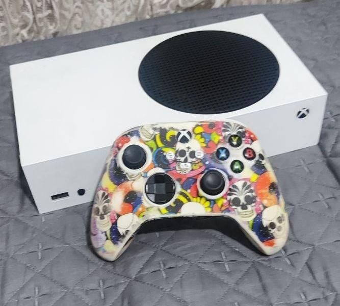 Xbox Series S + استند شارژ و بازی‌های پر طرفدار|کنسول، بازی ویدئویی و آنلاین|تهران, بلورسازی|دیوار