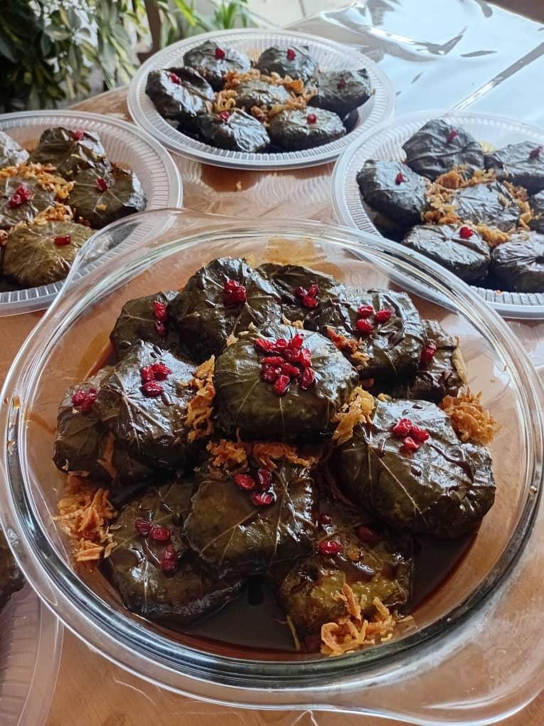 دلمه برگ مو با گوشت گرم گوسفندی با بالاترین کیفیت|خوردنی و آشامیدنی|شیراز, معالی‌آباد|دیوار