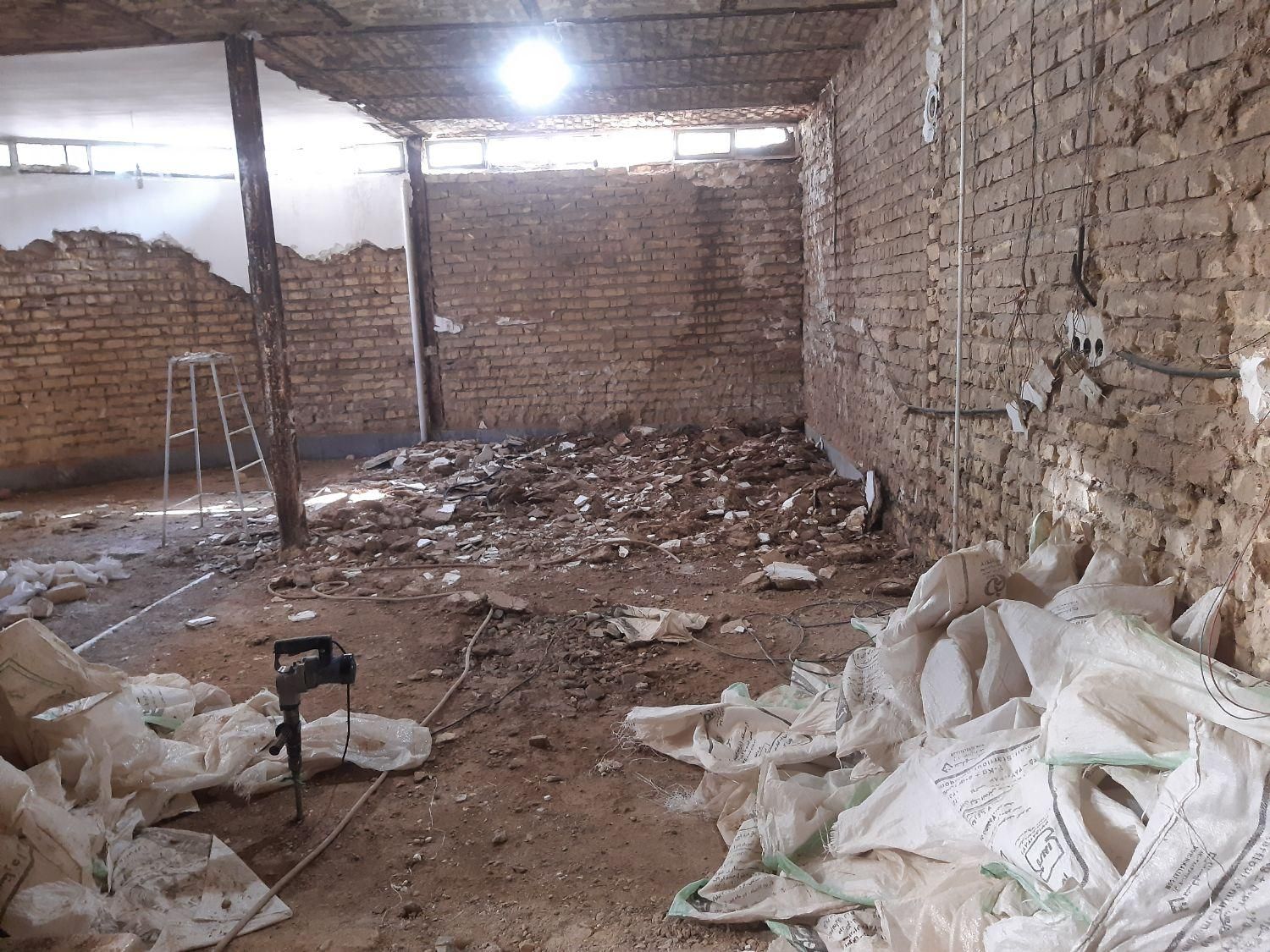 تخریب کار ساختمان بصورت ایمنی و بی خطر|خدمات پیشه و مهارت|قم, آزادگان|دیوار