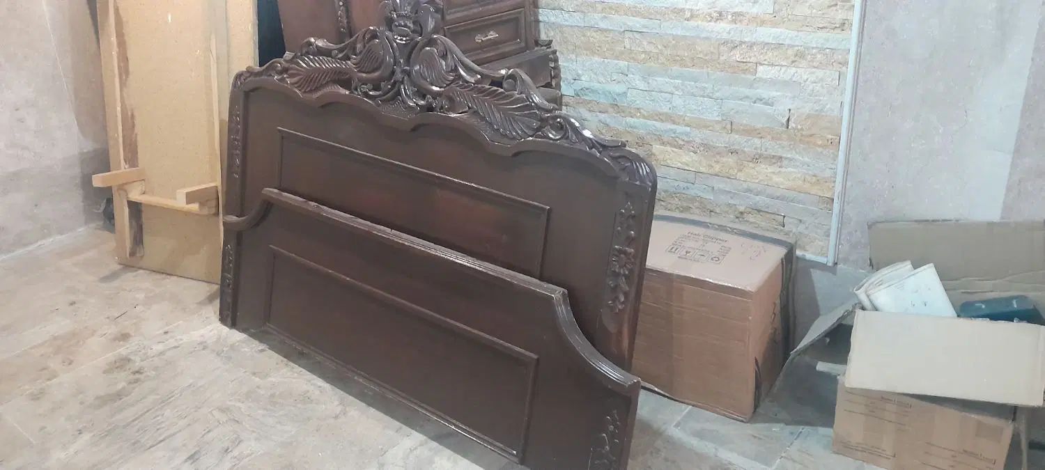 دراور همراه با آینه و عسلی و تخت دو نفره|تخت و سرویس خواب|تهران, زنجان جنوبی|دیوار