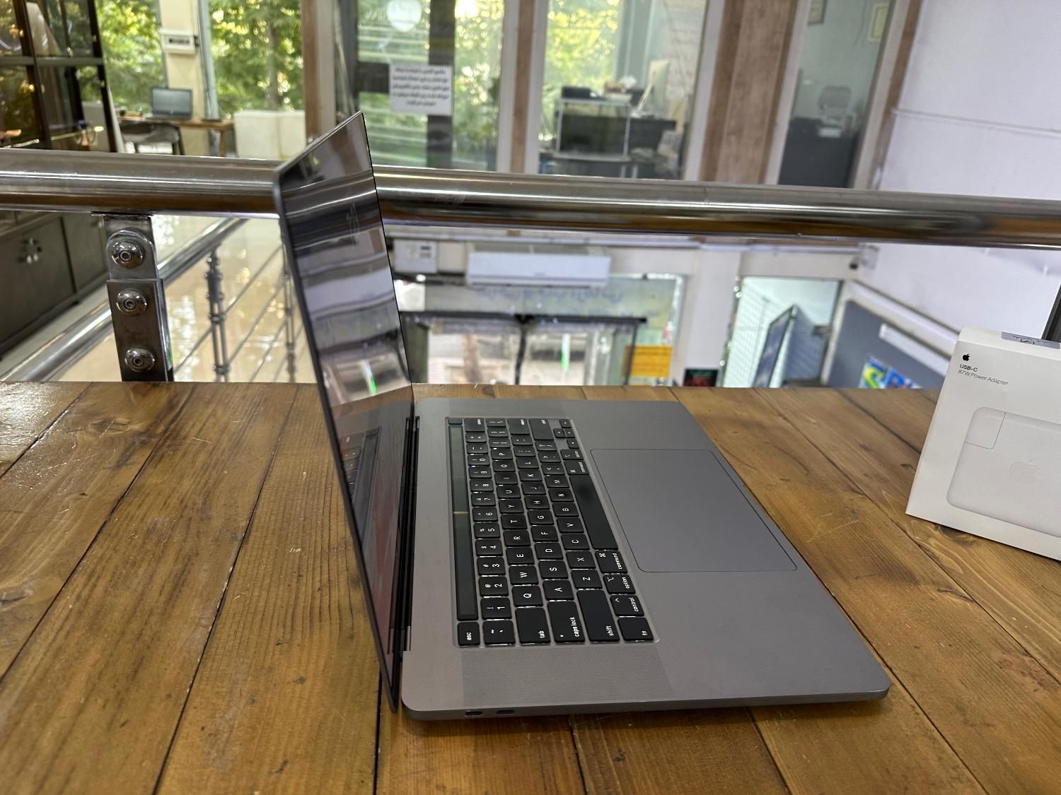 لپ تاپ macbook pro i9 مک بوک پرو touch bar|رایانه همراه|شیراز, زرهی|دیوار