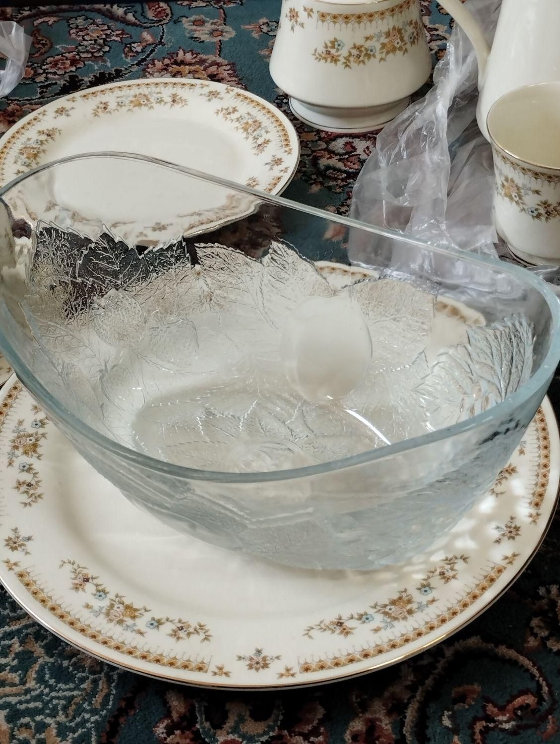 سرویس چایخوری چینی قدیمی و میوه خوری کریستال|ظروف سرو و پذیرایی|اصفهان, احمدآباد|دیوار