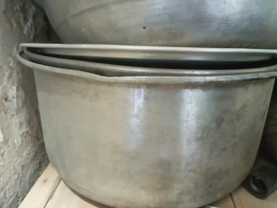 قابلمه بزرگ|ظروف پخت‌وپز|بروجرد, |دیوار