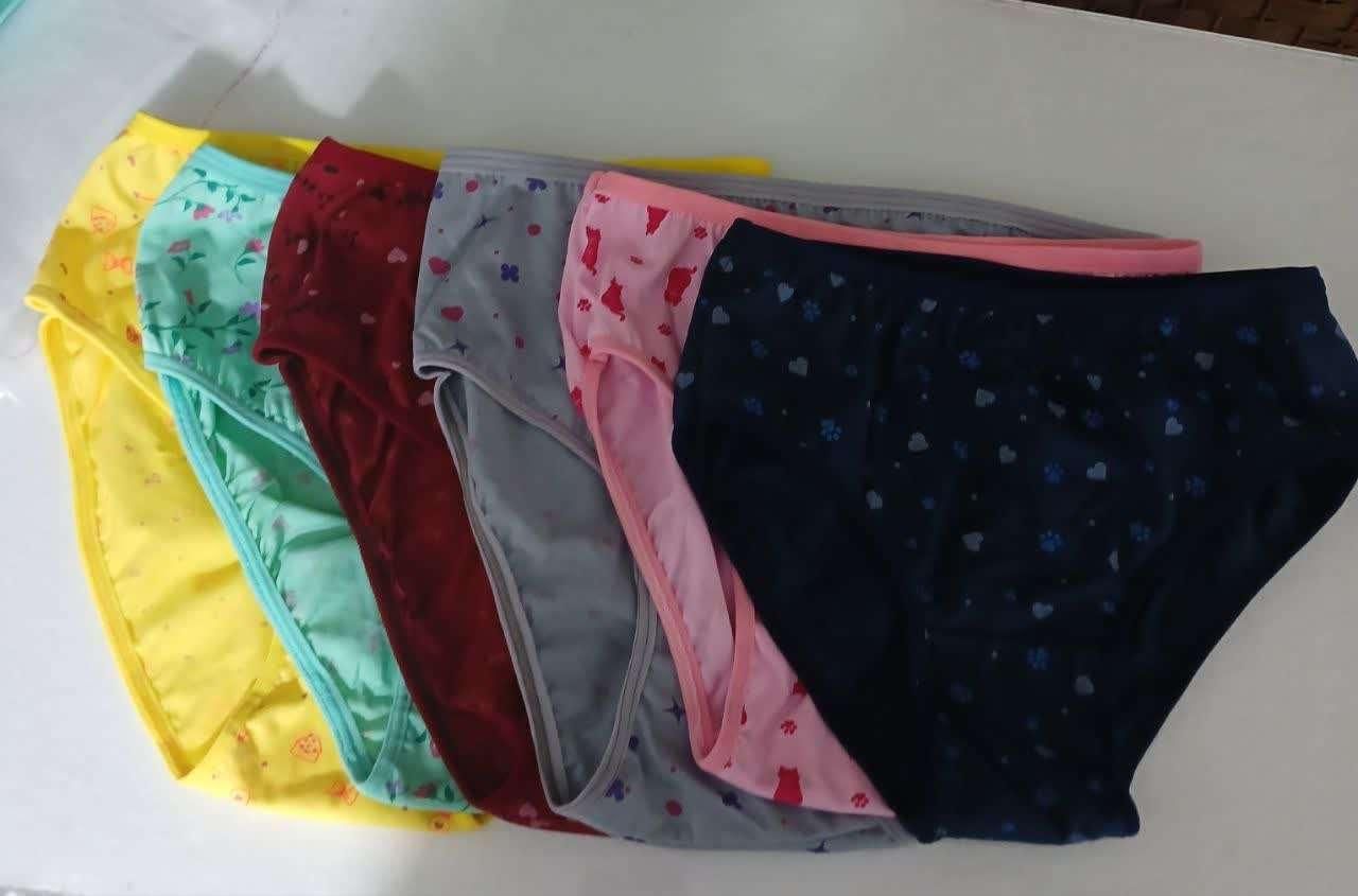 لباس زیرزنانه|لباس|قرچک, میرزائی جنوبی|دیوار