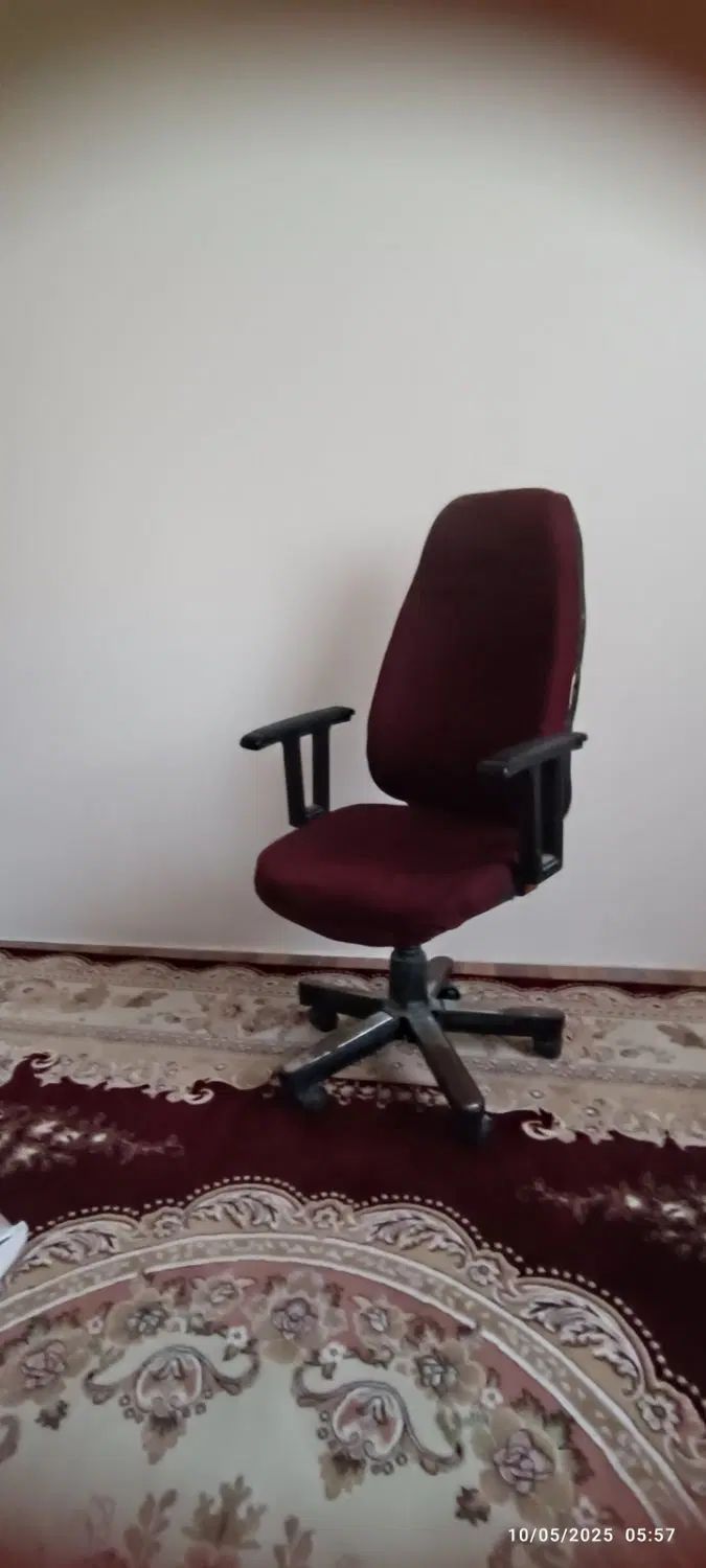 صندلی مدیریتی رینگ 24 با لاستیک فوتبال دستی|حراج|قرچک, میرزائی جنوبی|دیوار