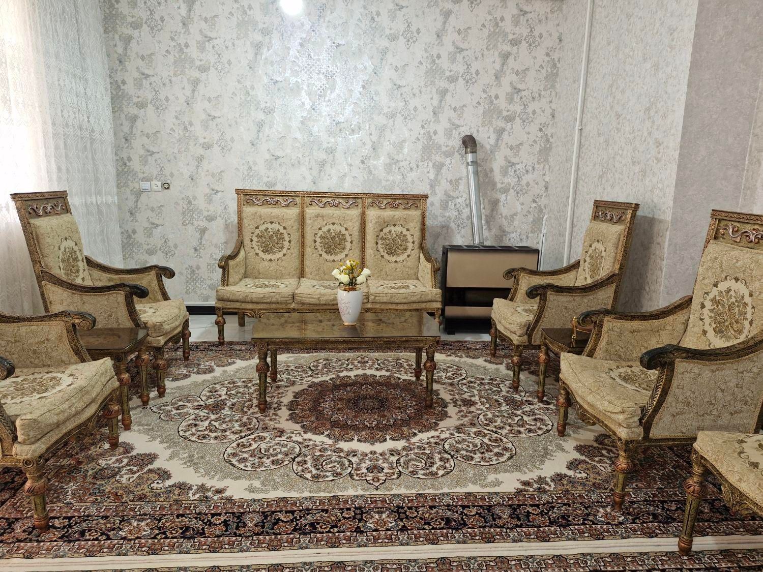 مبلمان کلاسیک ۹نفره بدون هیچ مشکلی|مبلمان خانگی و میز عسلی|تاکستان, |دیوار