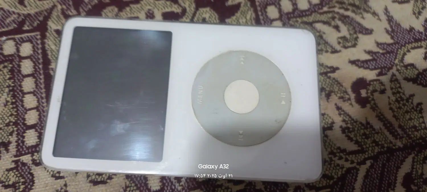 ipod اپل ۸۰ گیگ کاملا سالم با گوشی سامسونگ وشیائو|پخش‌کننده همراه|کرج, گلشهر|دیوار