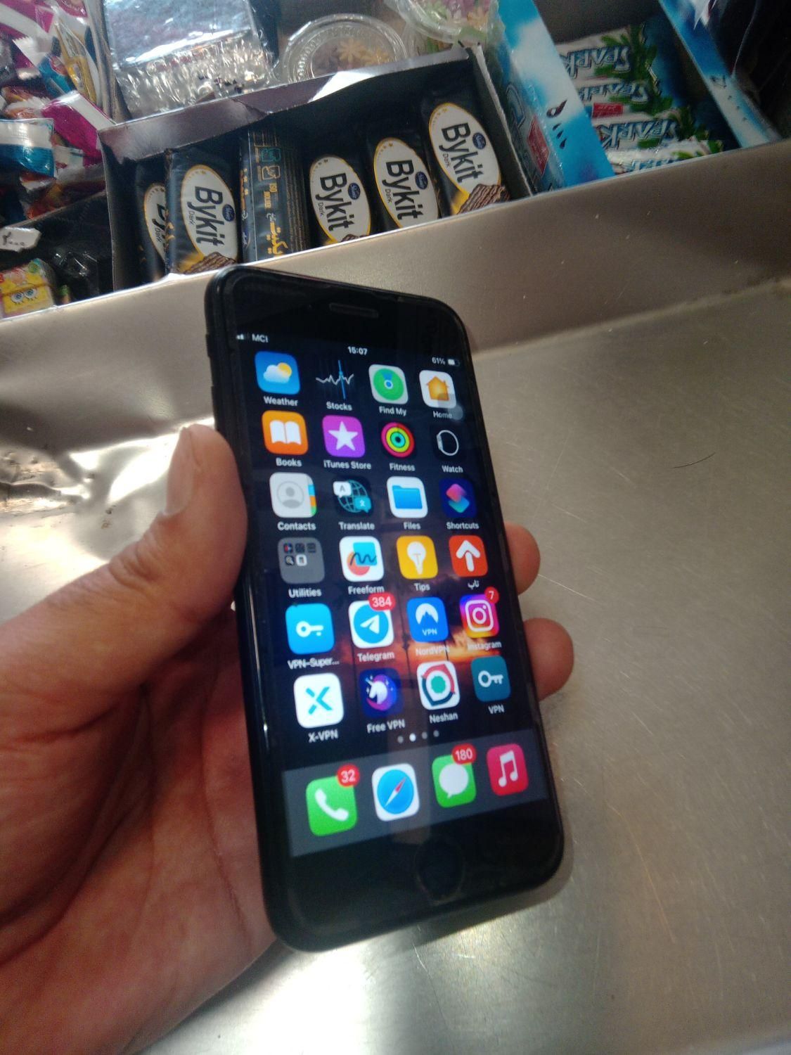 اپل iPhone SE (2020) با حافظهٔ ۶۴ گیگابایت|موبایل|رباط‌کریم, |دیوار