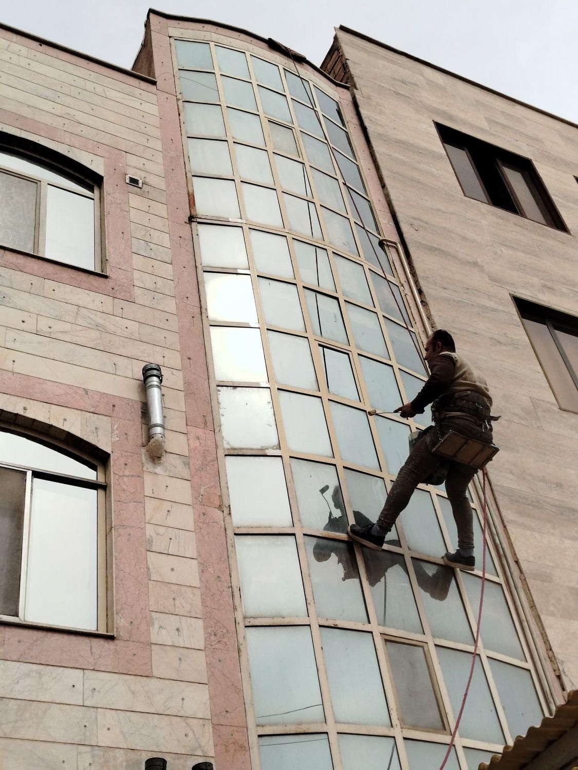 پیچ ورولپلاک نما پیچ رول پلاک کاردر ارتفاع ابندی|خدمات پیشه و مهارت|آمل, |دیوار