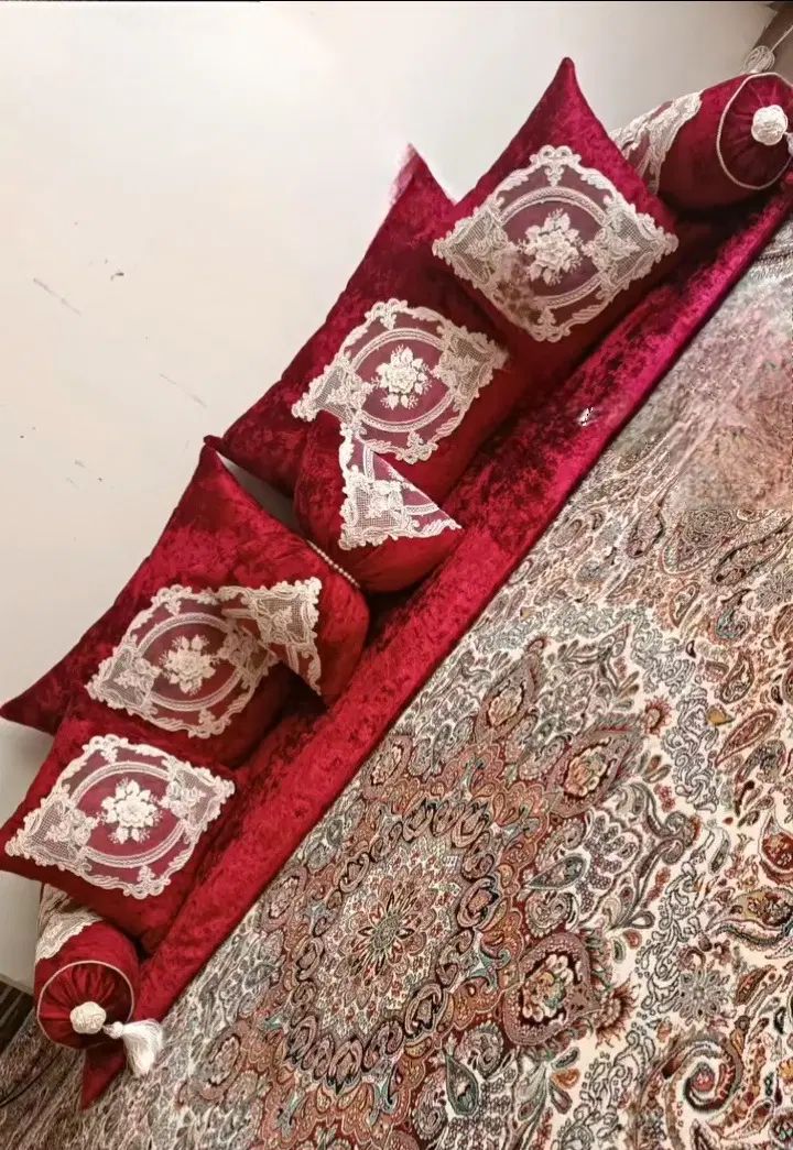 ست کوسن و  شاه نشین خاص|رختخواب، بالش، پتو|مشهد, ده دی|دیوار