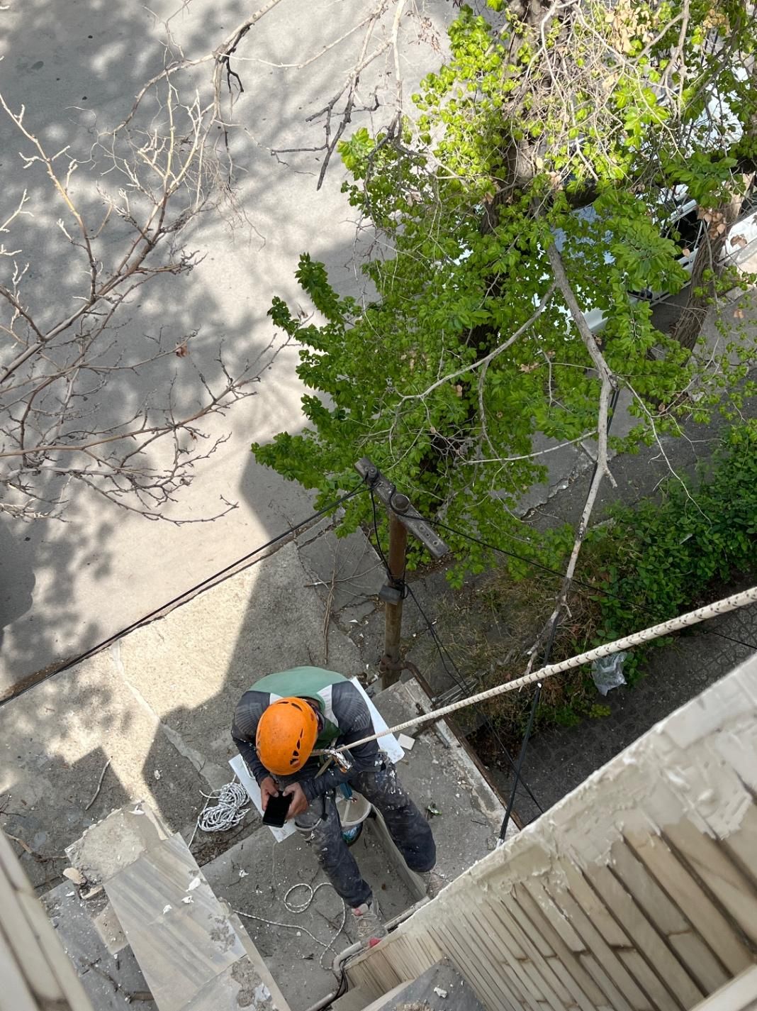 پیچ و رولپلاک و ترمیم نما با طناب کار در ارتفاع|خدمات پیشه و مهارت|ارومیه, |دیوار