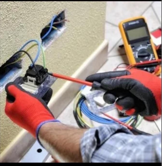 برقکار ساختمان/ خورده‌ کاری برق/ نصب و تعمیر ایفون|خدمات پیشه و مهارت|کاشان, کشاورز|دیوار