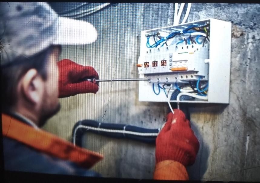 برقکار ساختمان (خدمات برق) برقکاری. رفع اتصالی.|خدمات پیشه و مهارت|رباطکریم, رباطکریم|دیوار