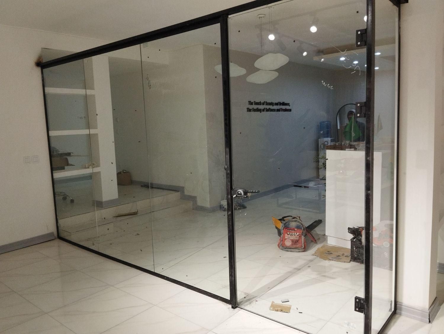 شیشهسکوریتدرب شیشه ای اتوماتیکبرقی نردهشیشه بر|خدمات پیشه و مهارت|اصفهان, ملکشهر|دیوار