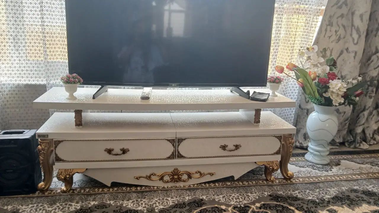 تلویزیون ال ای دی ۴۹ اینچ LG همراه با میز و...|تلویزیون و پروژکتور|اصفهان, لیمجیر|دیوار