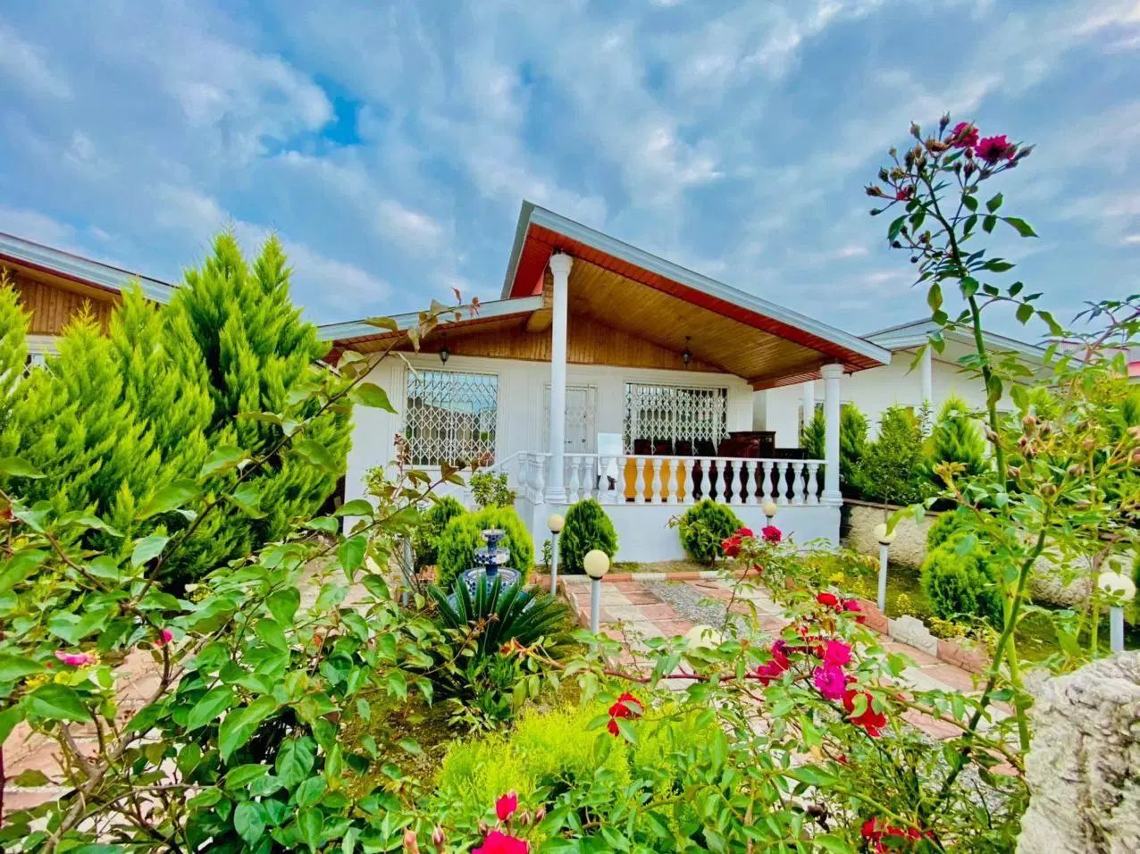 ویلاباغچه مشجرباگل وگیاهان زینتی/ نزدیک جنگل سندار|فروش خانه و ویلا|تهران, ستارخان|دیوار