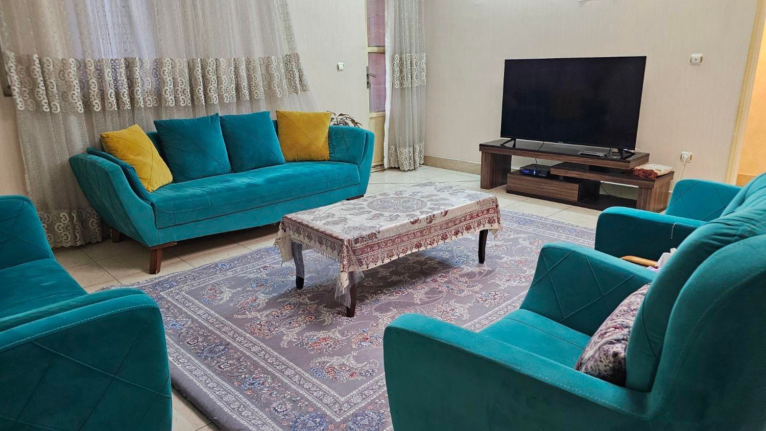 اجاره منزل مبله|اجارهٔ کوتاه‌مدت آپارتمان و سوئیت|شیراز, کاراندیش|دیوار