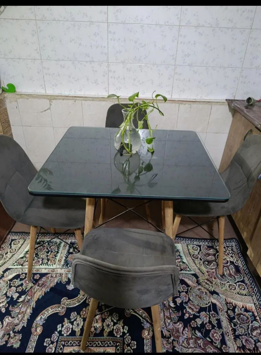 تعدادپنج عدد میز و ۱۴صندلی طوسی مشکی مناسب کار|میز و صندلی غذاخوری|کرج, حصارک پایین|دیوار