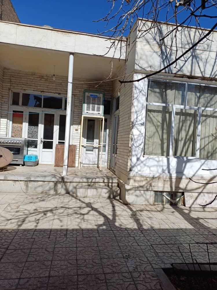 ویلایی یک طبقه ۱۴۰ متری خیابان آتشگاه|فروش خانه و ویلا|اصفهان, بهارانچی|دیوار