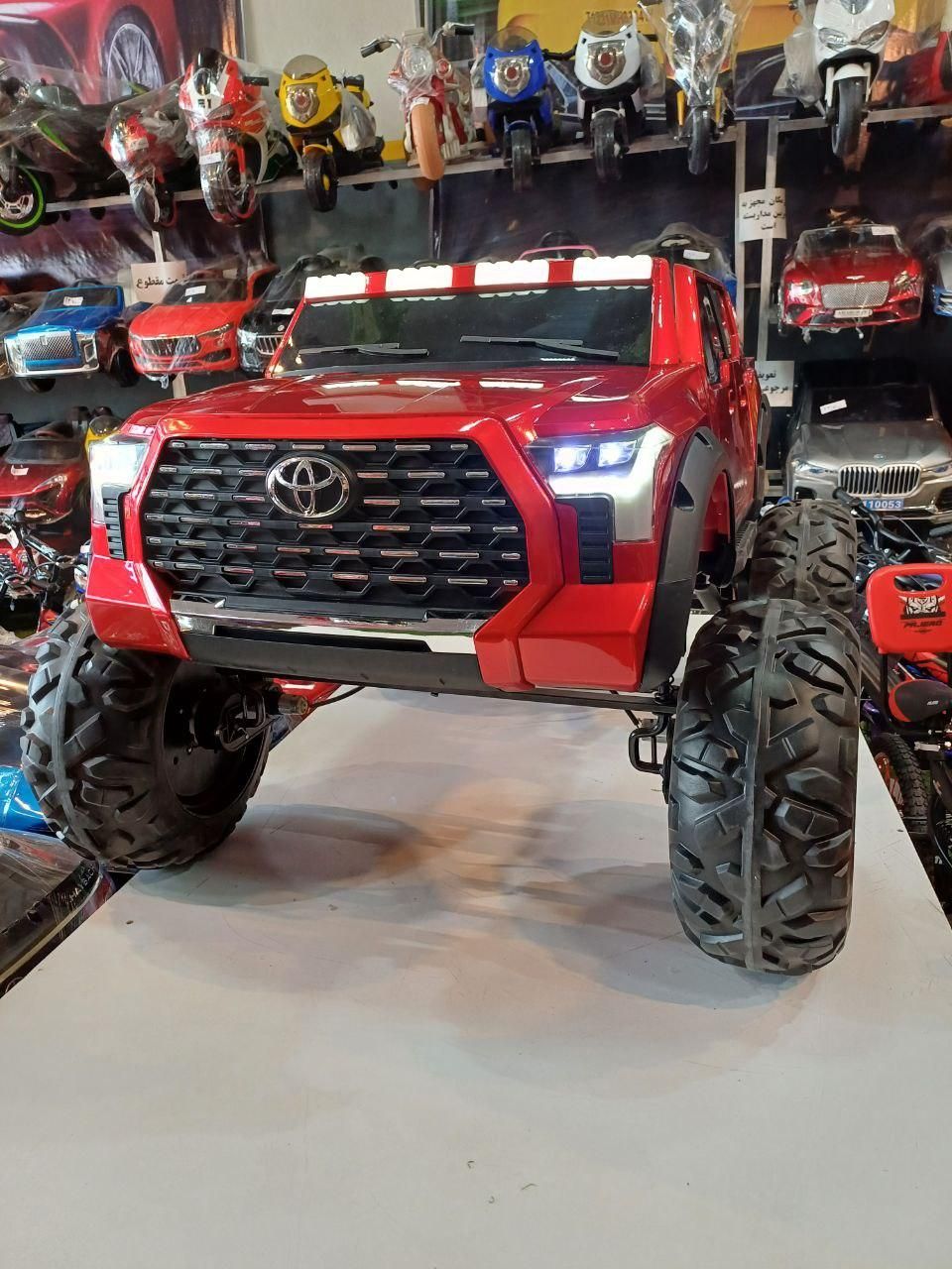 ماشین تویوتاTOYOTA چهارموتور لاستیک اسفنجی|اسباببازی بچه|مشهد, توس (بلوار توس)|دیوار