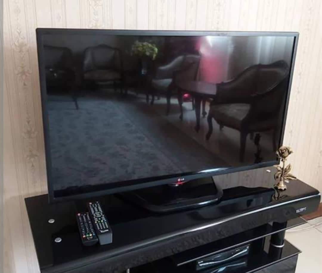 فروش tv برند LG بهمراه میز شیشه ای|تلویزیون و پروژکتور|بندر کنگان, |دیوار