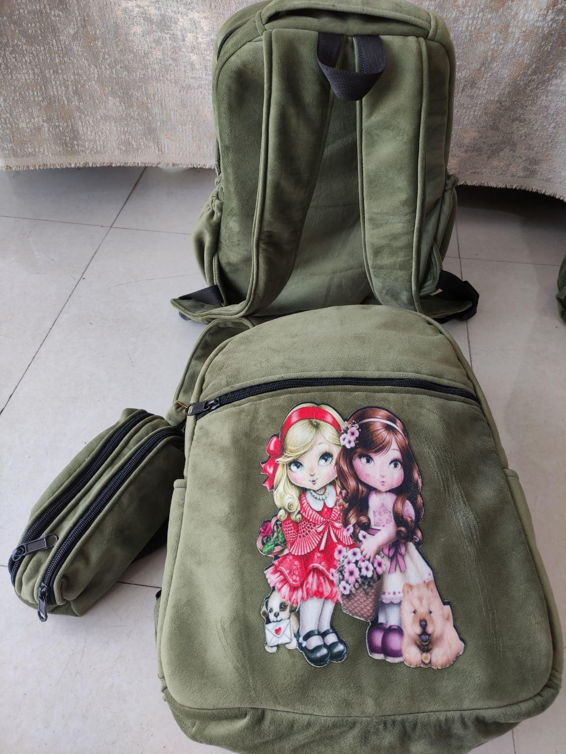 کوله و کیف|کیف، کفش، کمربند|گلبهار, شهر جدید گلبهار|دیوار