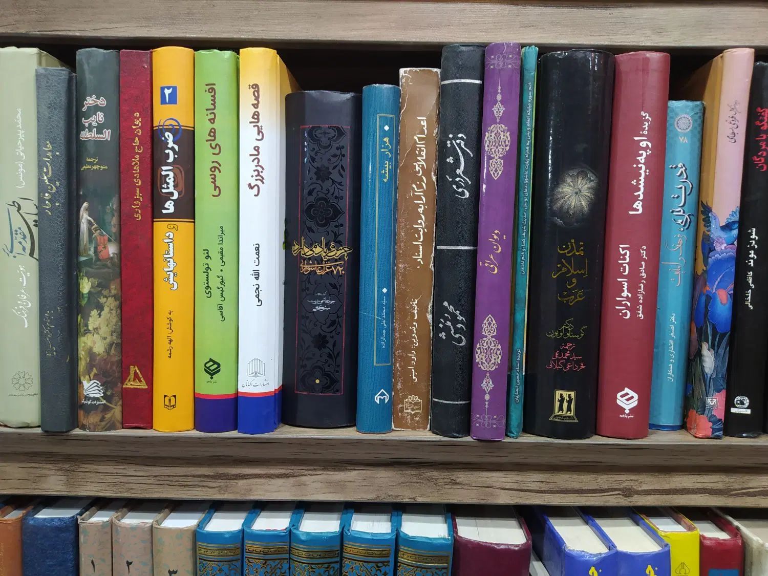 کتابفروشی، انواعی رمان و ادبیات و داستان و شعر و..|کتاب و مجله تاریخی|مشهد, سعد آباد|دیوار