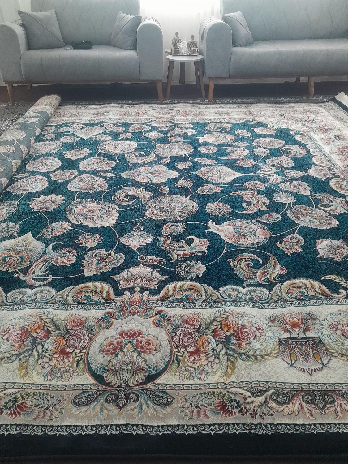 قالی ۷۰۰ شانه|فرش|گلبهار, شهر جدید گلبهار|دیوار