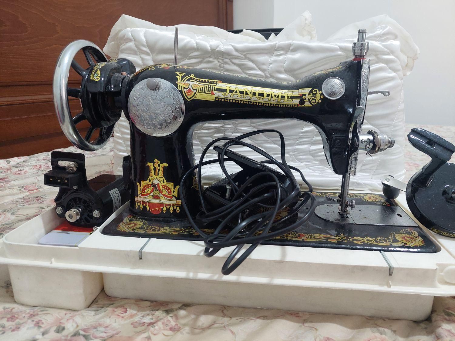 چرخ خیاطی ژانومه قدیمی آکبند|چرخ خیاطی و ریسندگی|رودهن, |دیوار